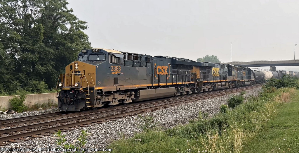 CSX 3383 leads M369.